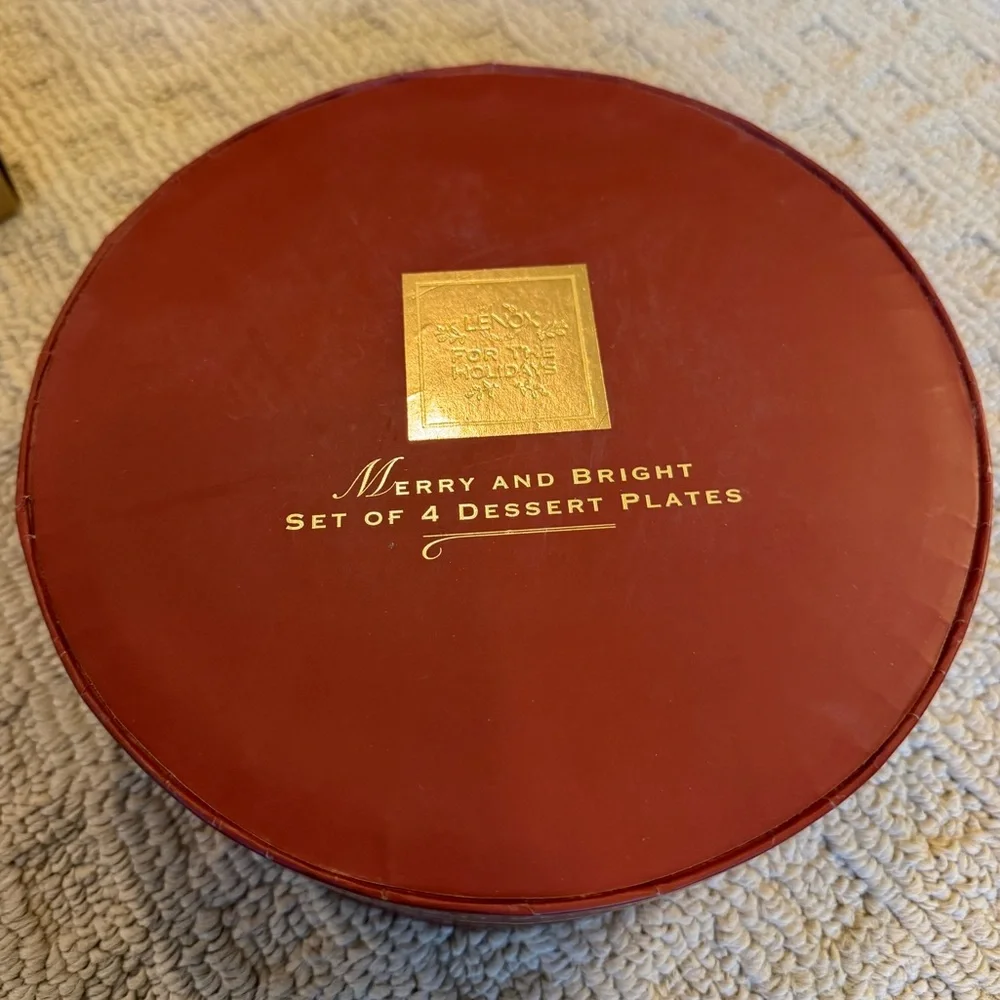 🎄🎅 NWT - Lenox Merry and Bright set of 4 Christmas dessert plates